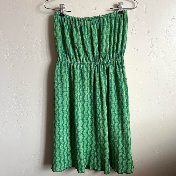 My “watermelon dress” — green zig zag pattern pull on strapless / halter dress - Picture 8 of 13